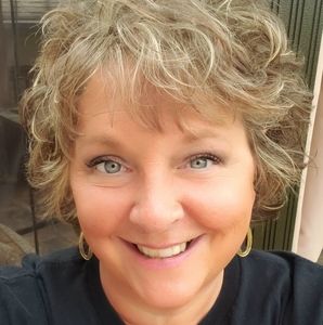 Meet your Posher, Debbie